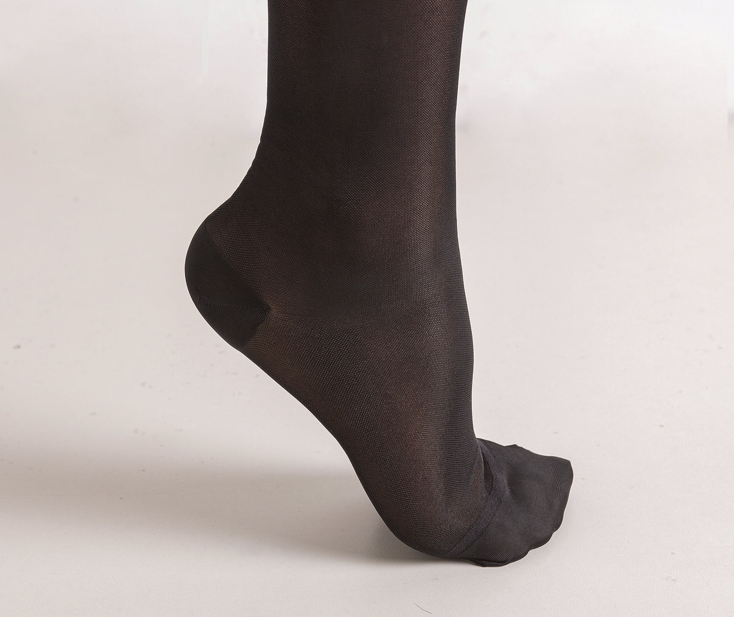 Women's Compression Knee Socks 20-30 mm Hg, Black Foot Highlight Photo